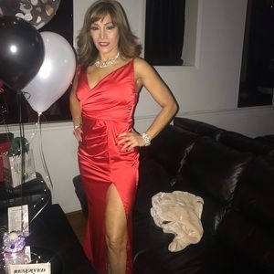 CBR RED LONG  DRESS WITH A SPlit ON LEG. SIZE M